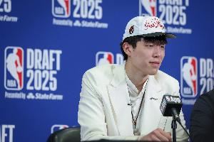 中锋竞争激烈！杨瀚森：要做好准备 不会说来了位置就要让给你