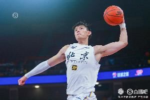 博主：曾凡博还在犹豫 但我判断他留在国内的几率比任何时候都大